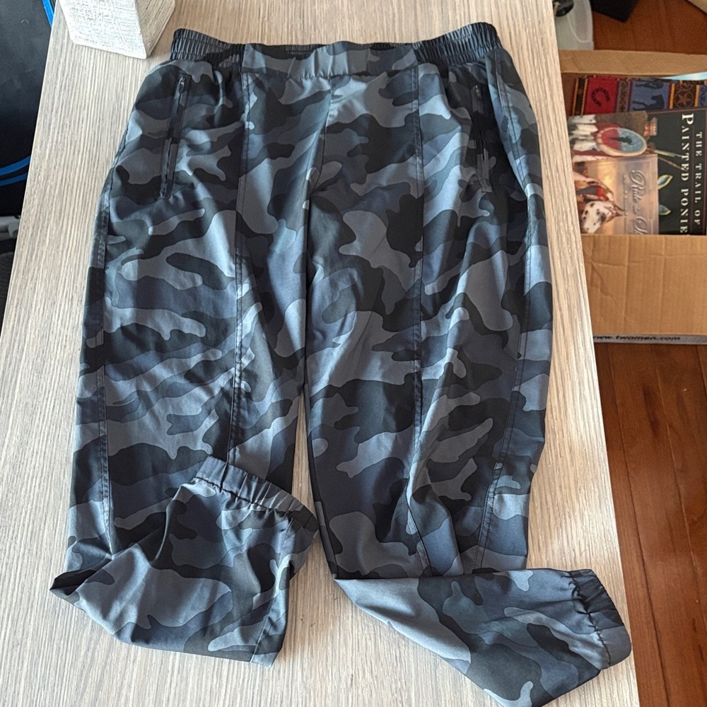 Old Navy Active Stretchtech Camo Jogger Pants Size L Gray Black Athletic